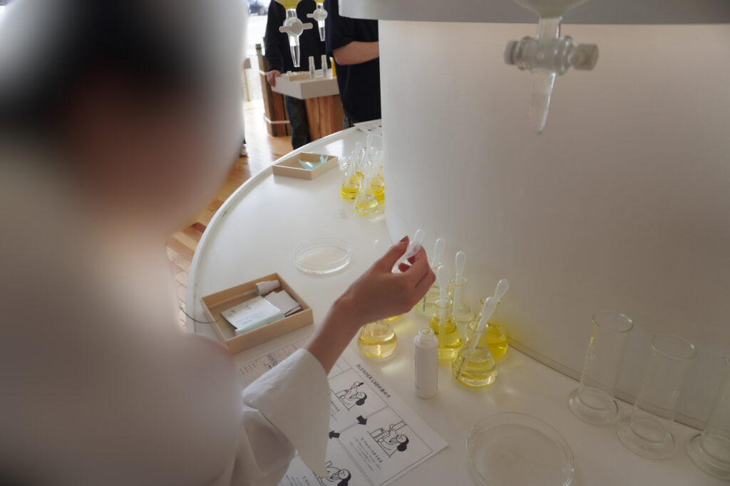 オリジナルの香水作りは自分で好きなフレグランスを調合!