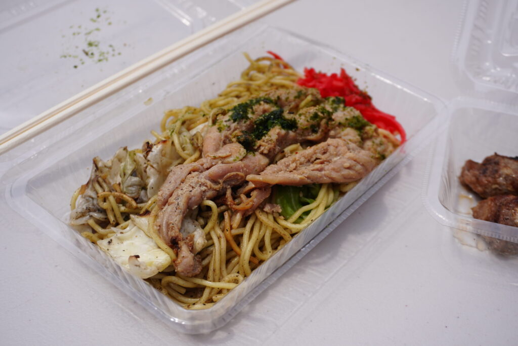 鶏せせりの塩焼きそば700円