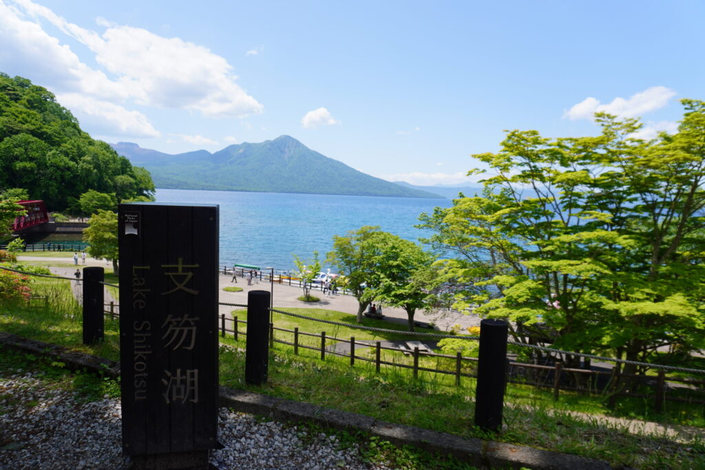 外に出ると支笏湖が広がっています✨