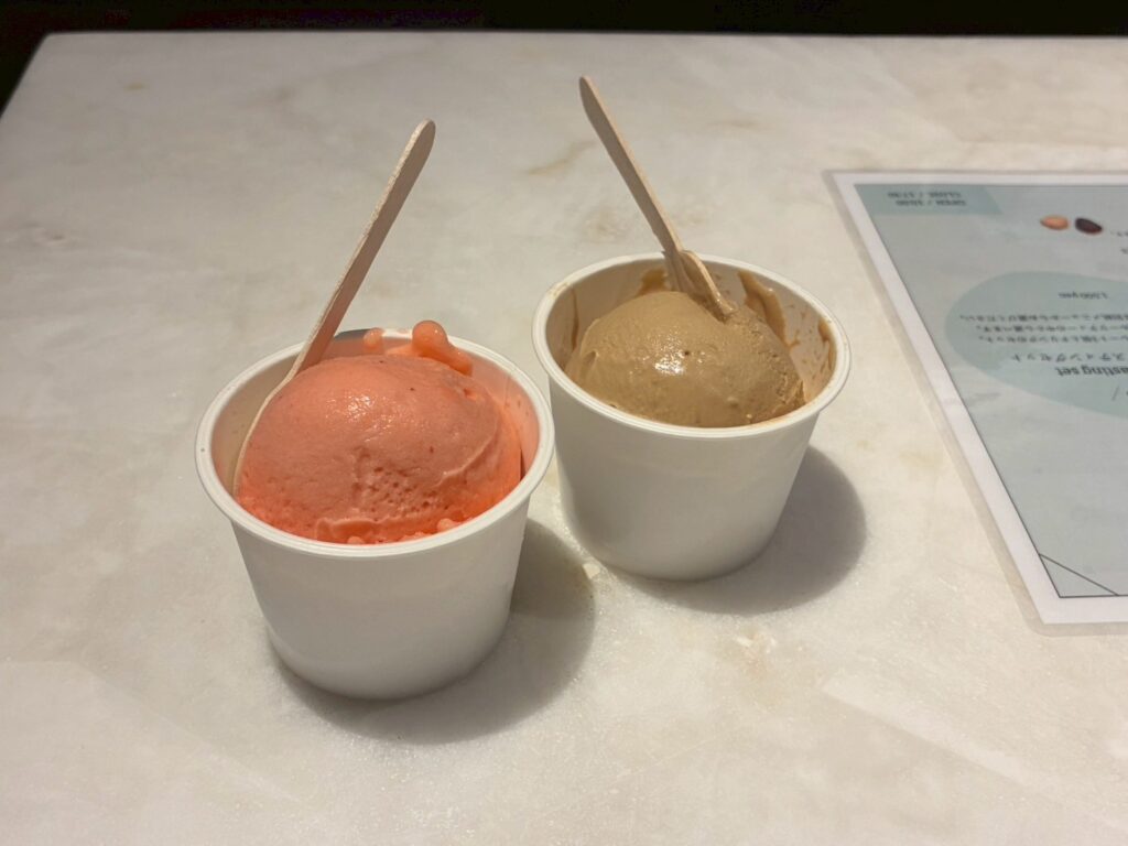 1日目はエスプレッソとストロベリー。もちもちのアイスクリーム。1スクープってしっかりとした量!