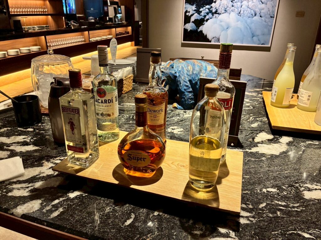 お酒の種類も豊富。ウイスキー・ワイン・レモンサワー・ゆず・日本酒など。もちろんソフトドリンクやコーヒーも☕