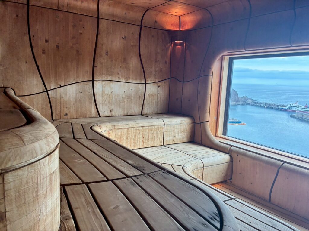 UNEUNAサウナ。こちらからもオホーツク海がみえます!