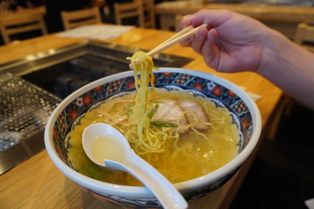 塩ラーメン900円も絶品。