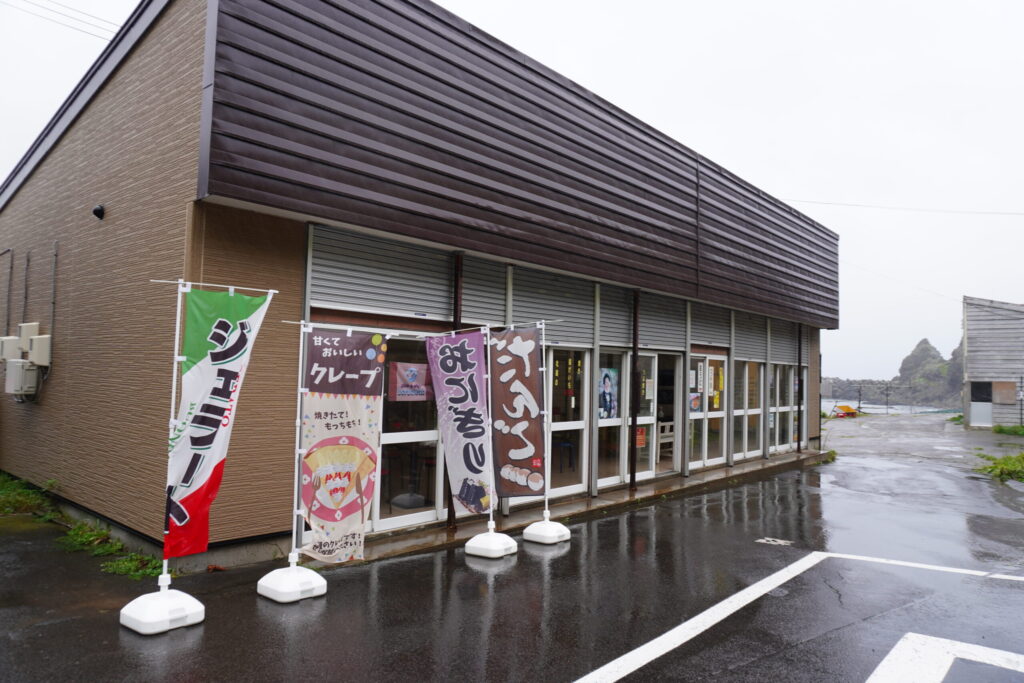 売店。ここで食べたおにぎりが美味しすぎた…