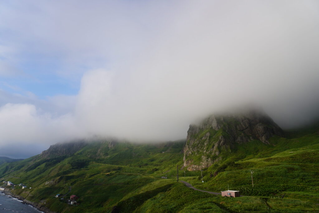 桃岩は雲の中。