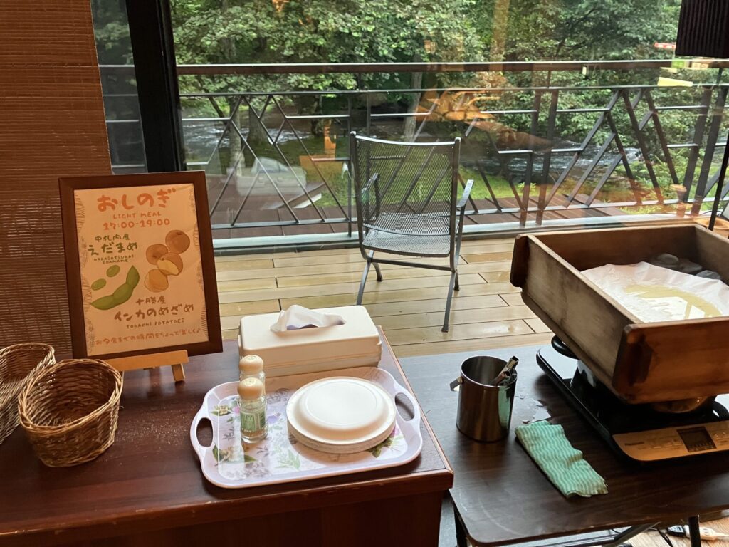 夕食前なので私たちは食べていません泣