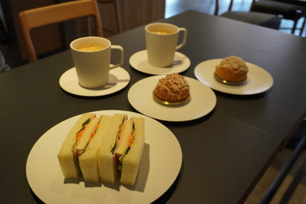 サンドイッチとシュークリームを💖