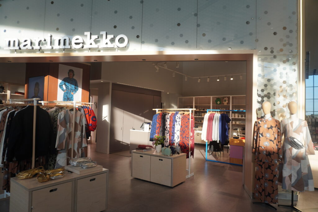 マリメッコも空港に店舗があります。