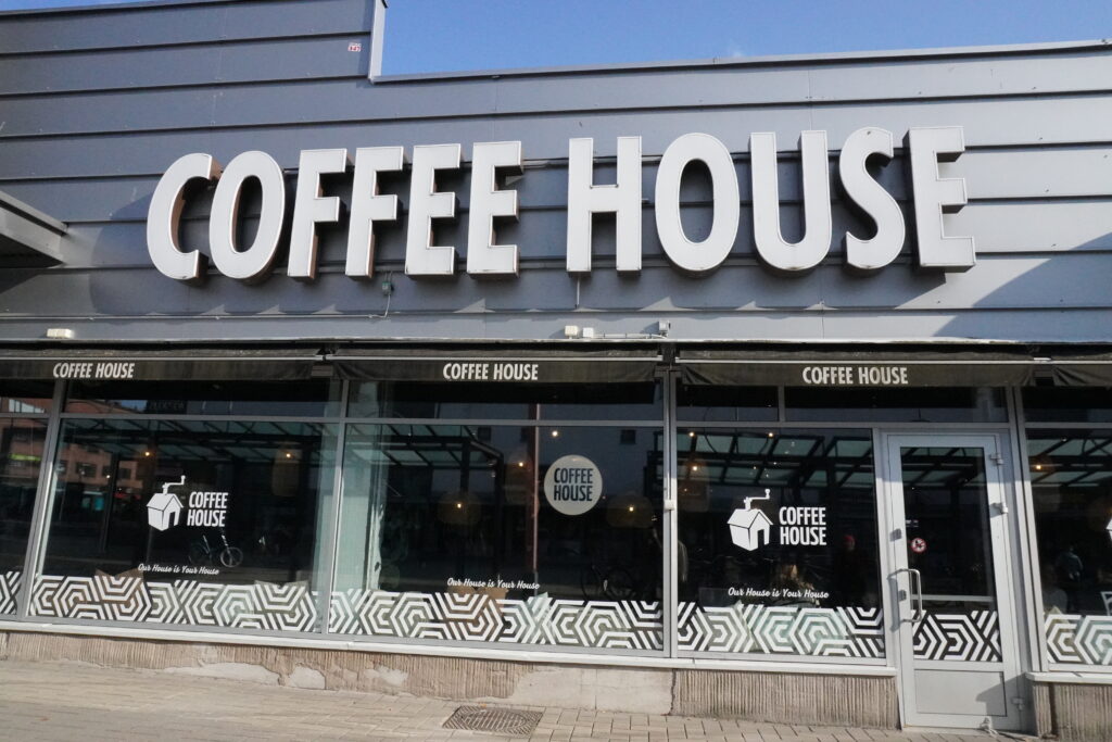 ロヴァニエミで人気のカフェ。この日も地元客で賑わっていました！