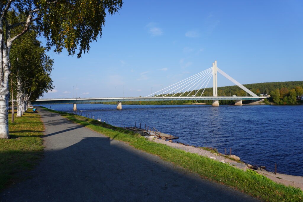木こりのロウソク橋
(Lumberjack Candle Bridge)。