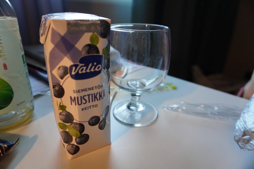 ブルーベリージュース。フィンエアーの機内食のブルーベリージュースには完敗（個人的感想）。