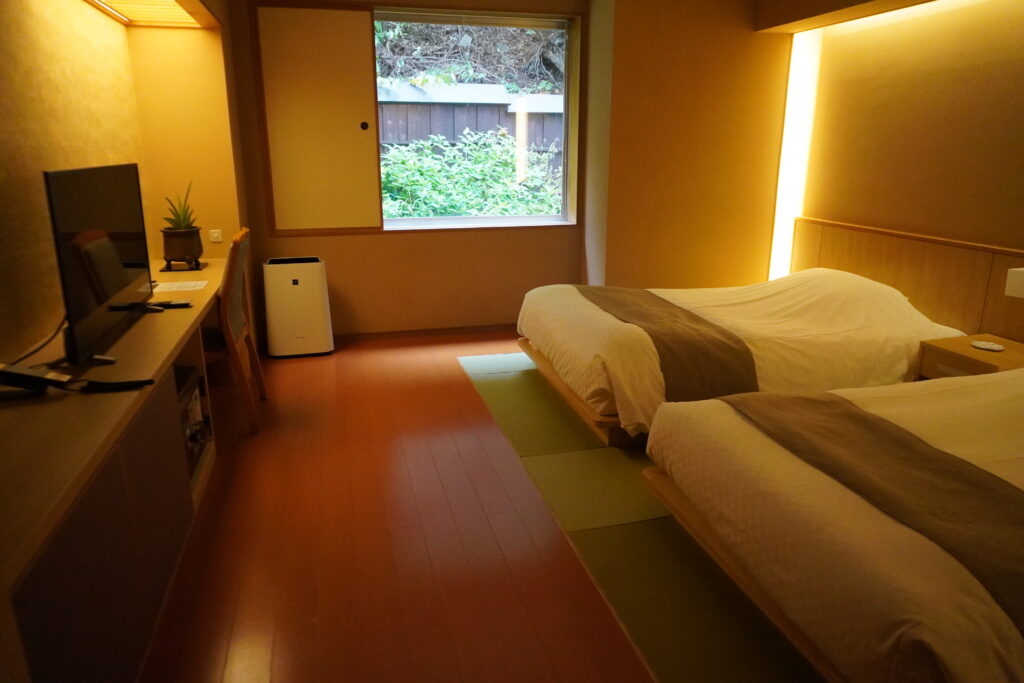 シンプルなお部屋。綺麗で静か。