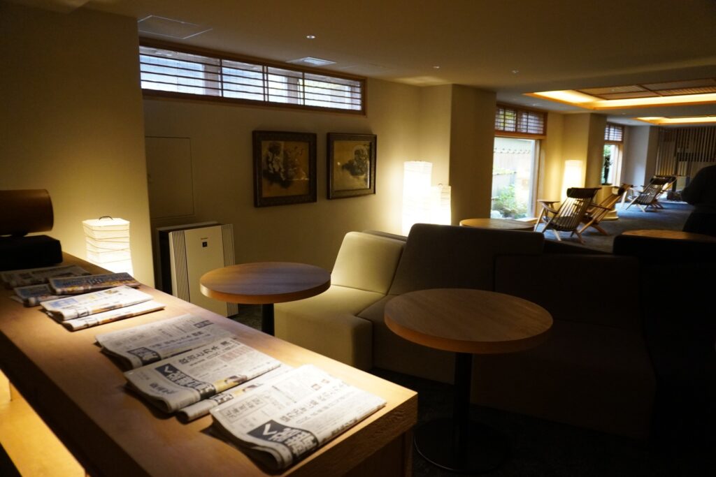 席数もたくさんで、多くの宿泊者がゆっくりしてました。