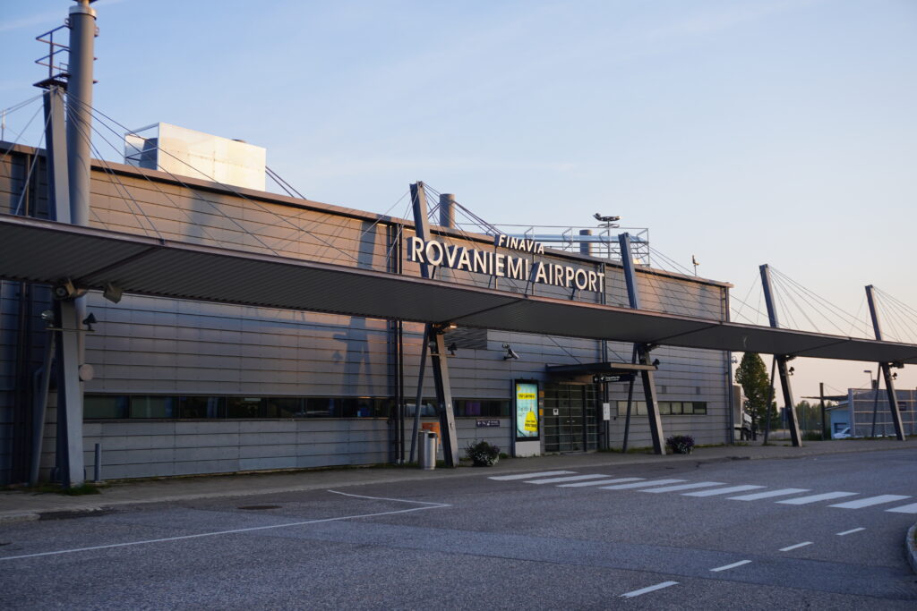 夏の時期は閑散期にあたり、ヘルシンキ行の飛行機がほとんど。