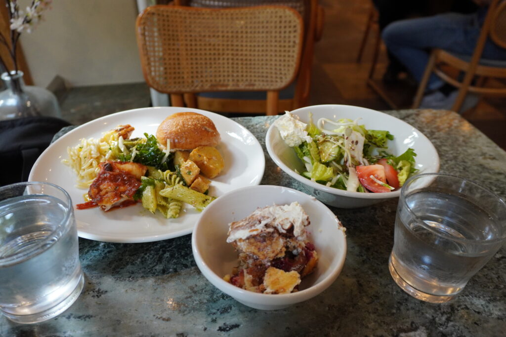 ビュッフェ。おかわりしてた(笑)