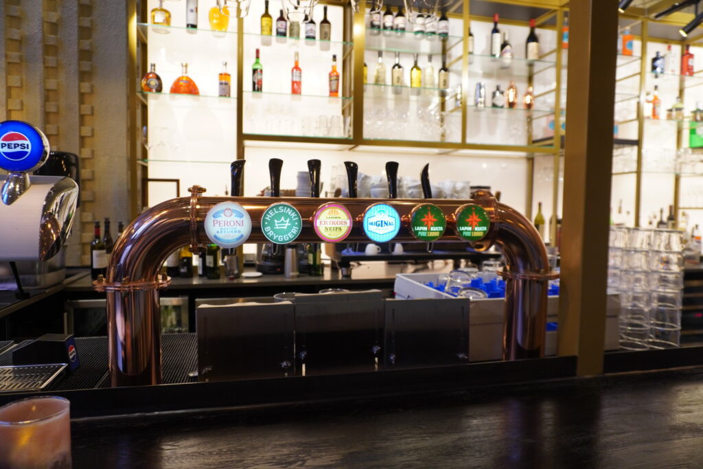 ドリンクのカウンター。右から3番目が、「ロンケロ」