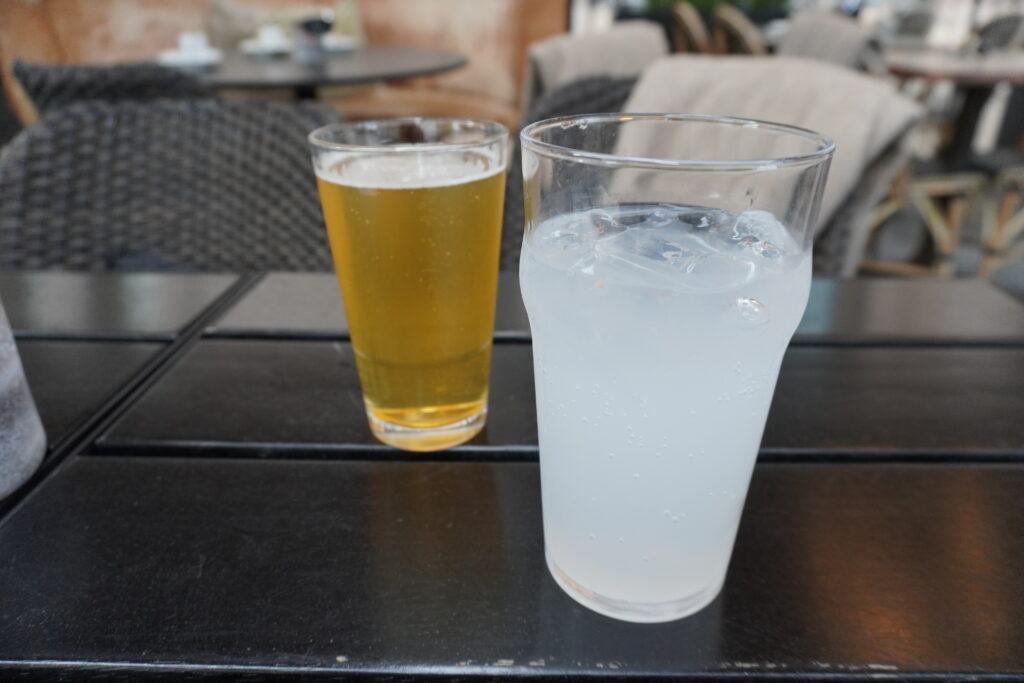 ロンケロとビールを注文。