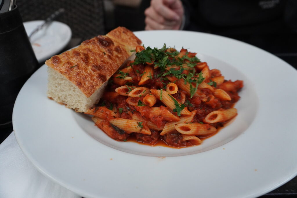 パスタ。ピリ辛でおいしかった!