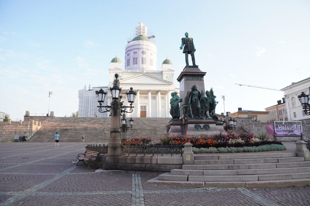 人が少ないヘルシンキ大聖堂は貴重です。9時過ぎには階段に人がいっぱい座ります（笑）