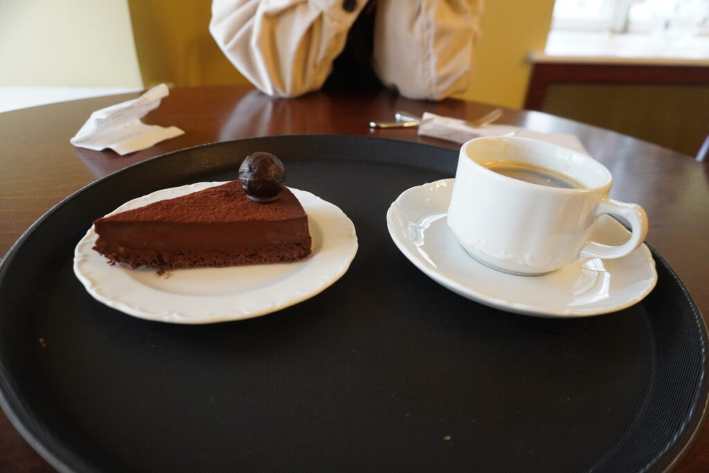 コーヒーとケーキ。