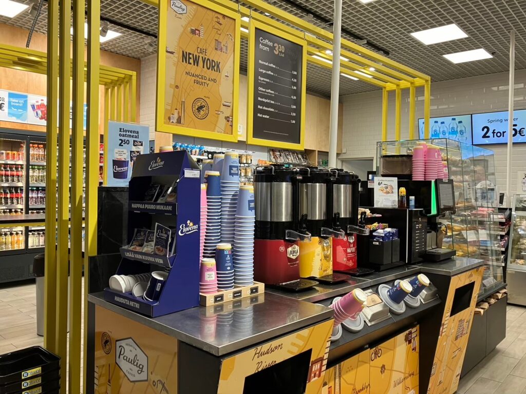 コンビニでコーヒーを購入。