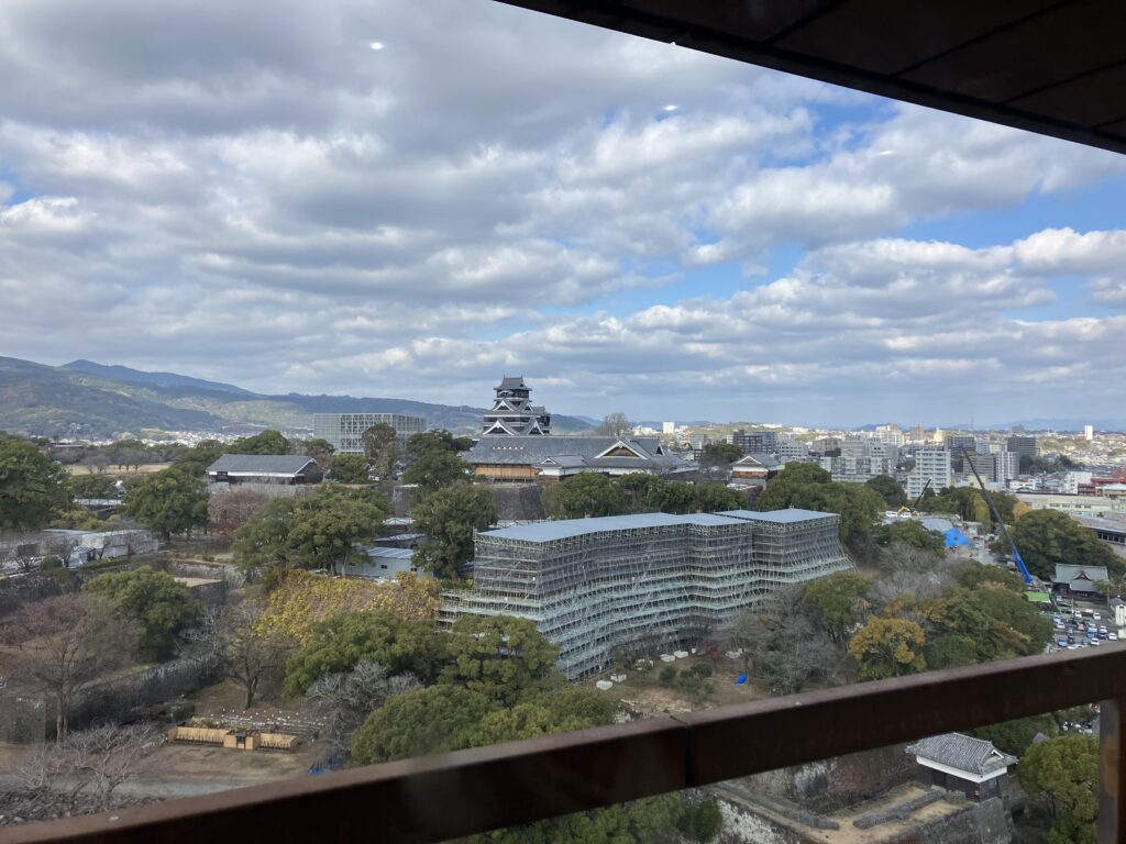 熊本市役所から望む熊本城。