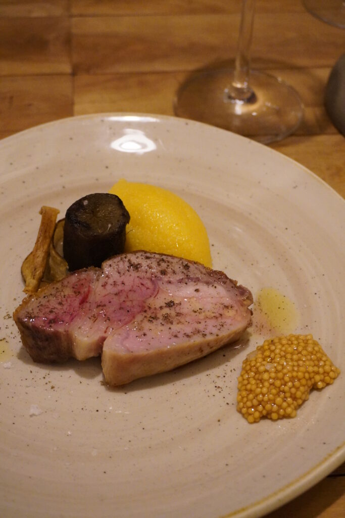 メインの恵庭産黒豚ロースのインパデッラ。美味しすぎました。