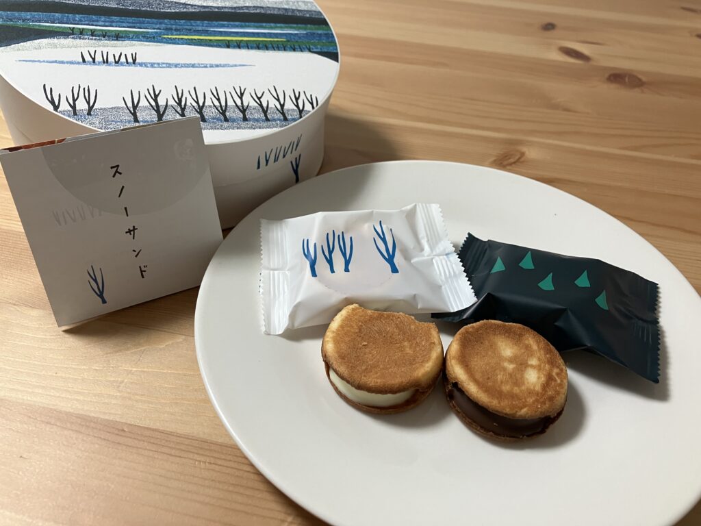 私は黒派！さくっとの後にとろけるチョコの口当たりが最高です✨