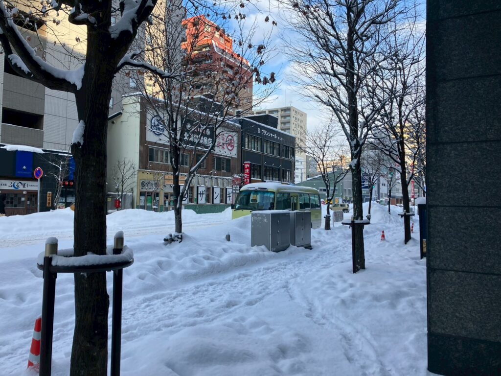 マイクロバスで出発！