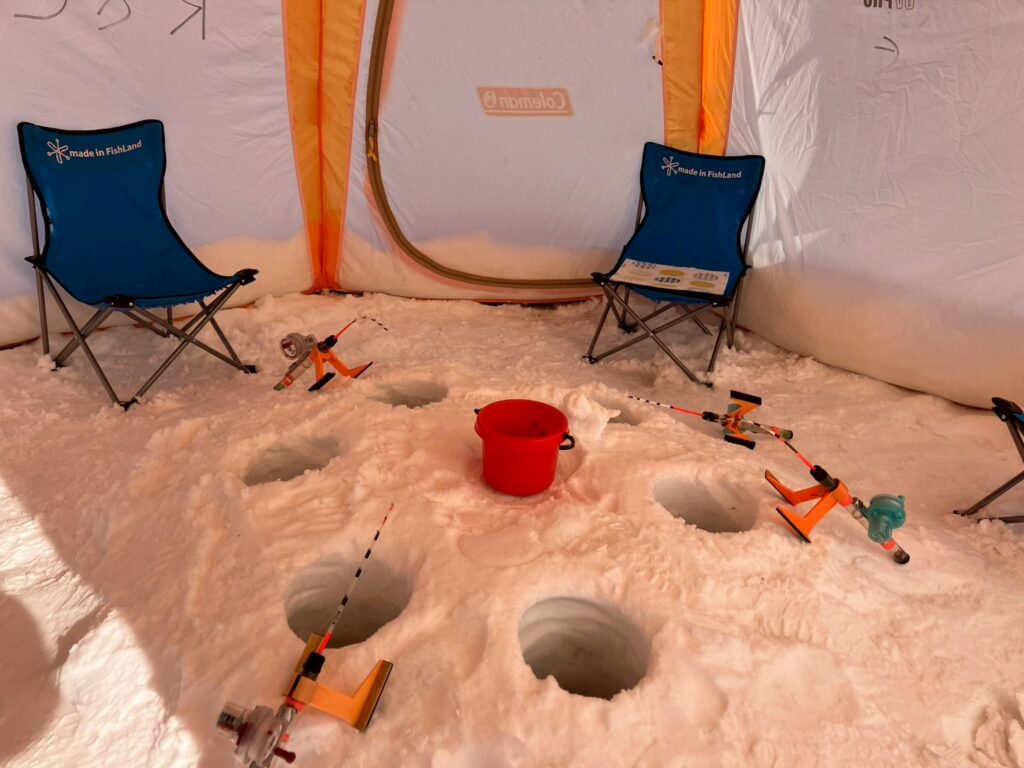 穴は既にあけられています。