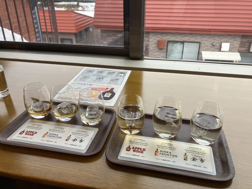 2人で行ったのでロックとハイボールにしました。