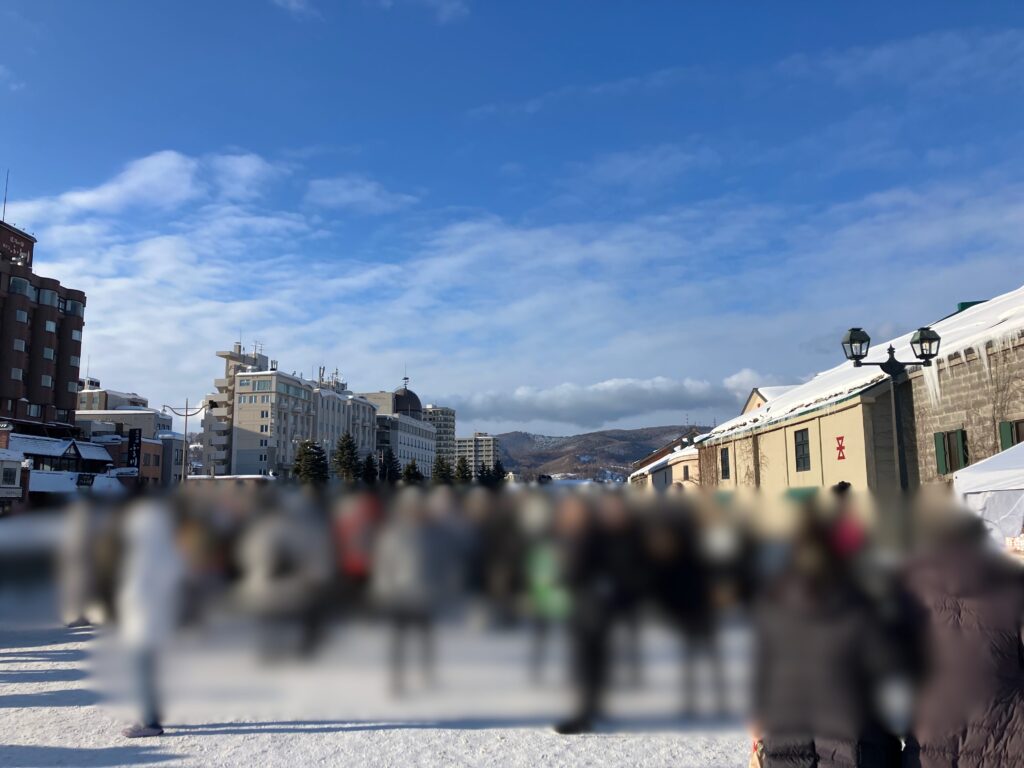 昼間でも人がたくさん。