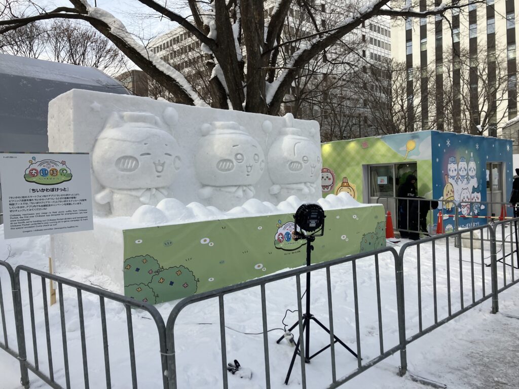 かわいい～ちいかわ雪像。