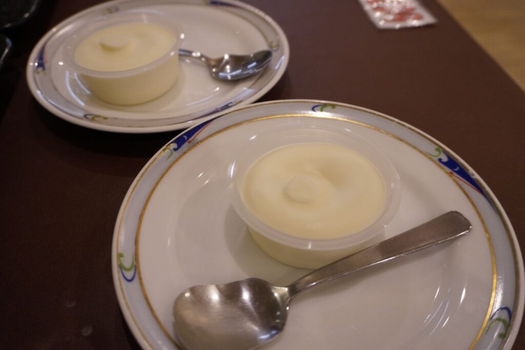 デザートは牛乳のアイス。おいしかった～