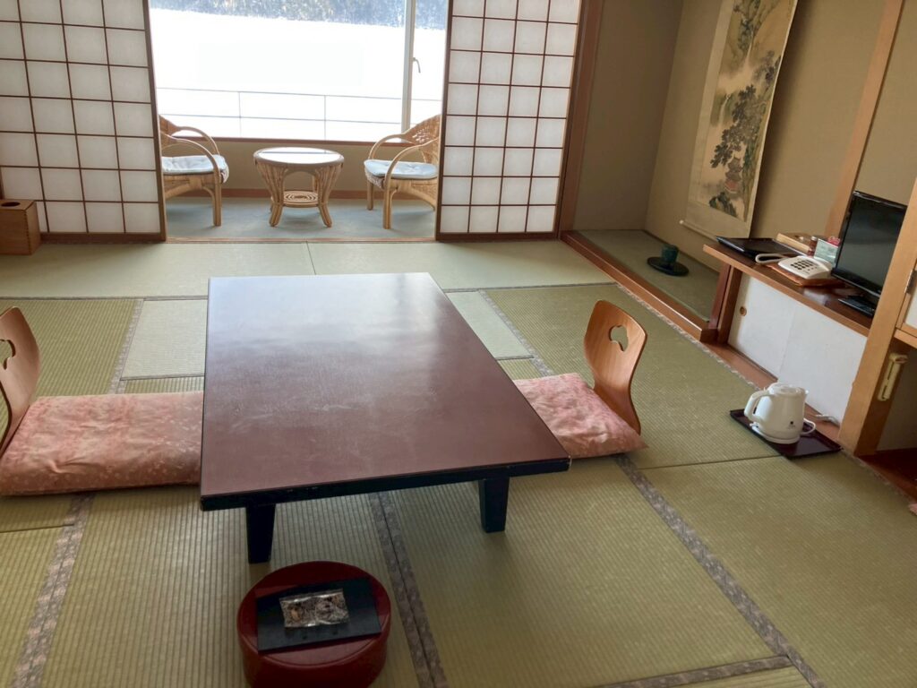 和室。布団は自分で引くスタイルでした。