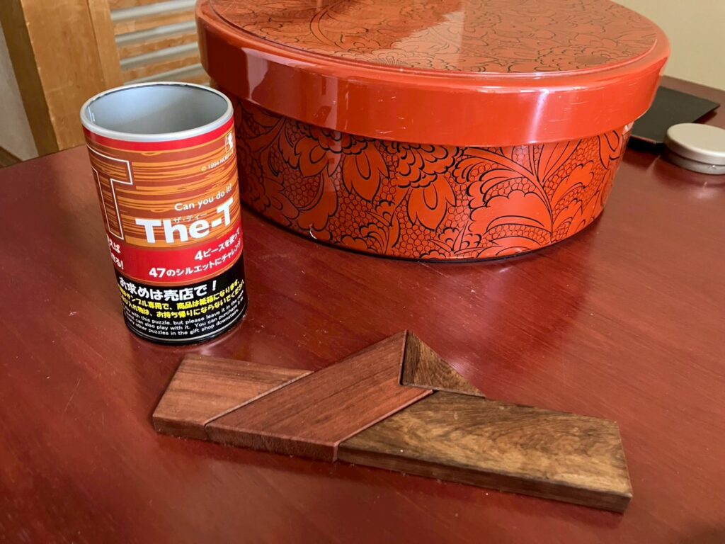 The-Tに大苦戦。この茶器セットも最近なかなか見かけない気がします。