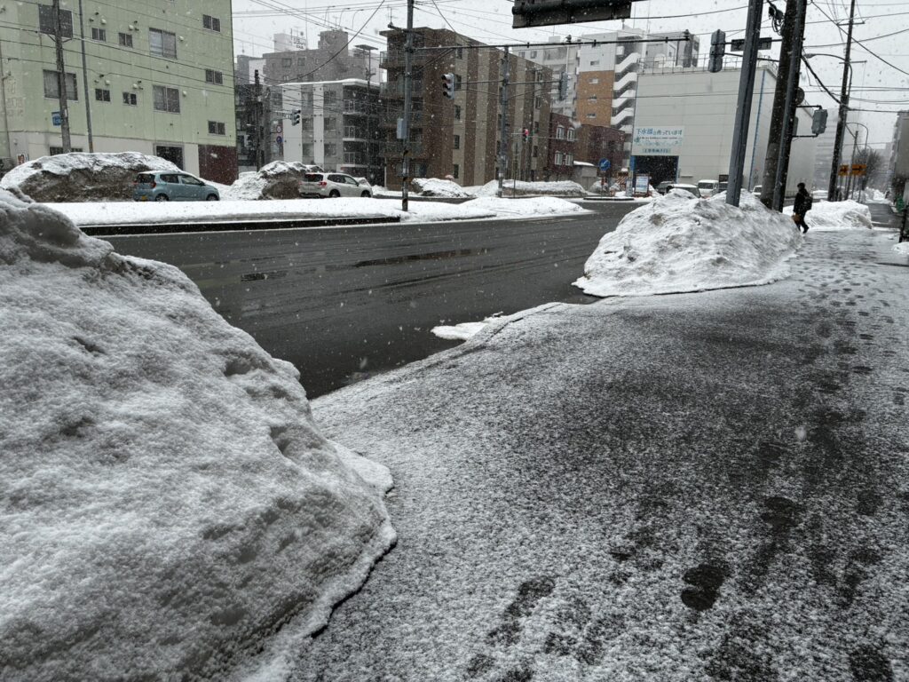 また雪がうっすらと。