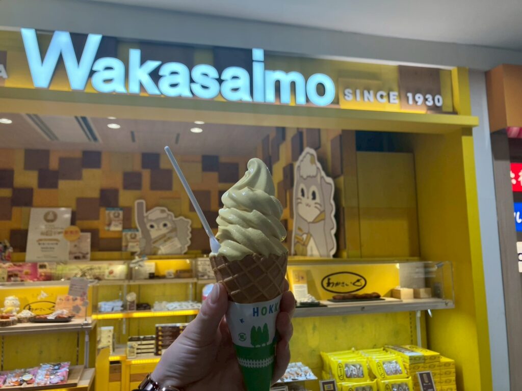 中のあんこと外のさつまいも味のソフトクリーム、最高◎