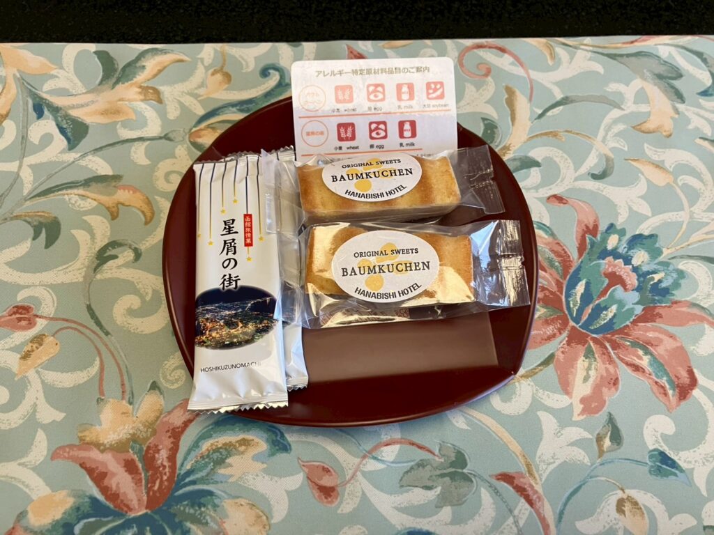 お部屋のお茶菓子。