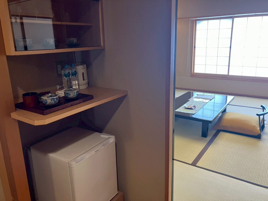 冷蔵庫や電気ケトルも完備。
