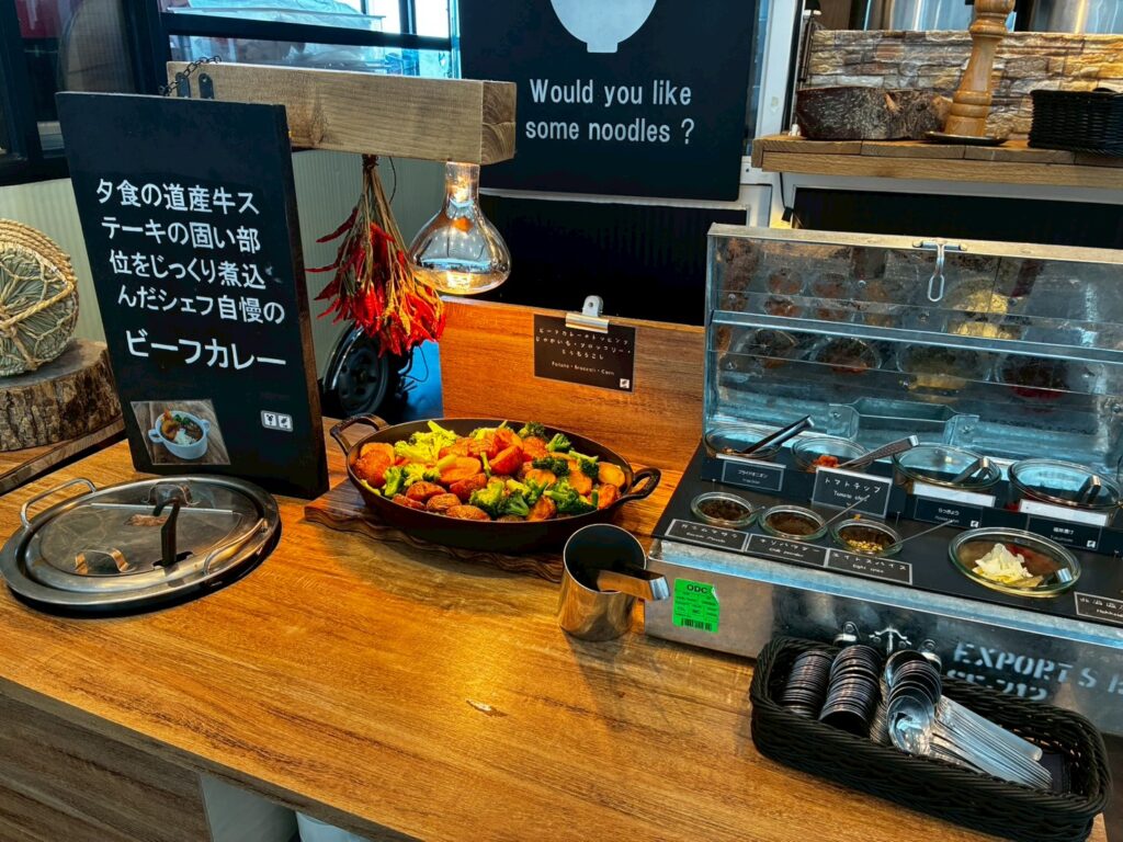 朝はカレー。