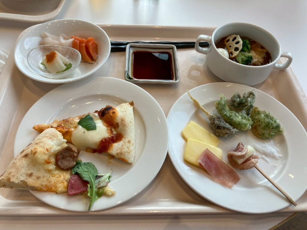 夕食④ピザがおいしい！