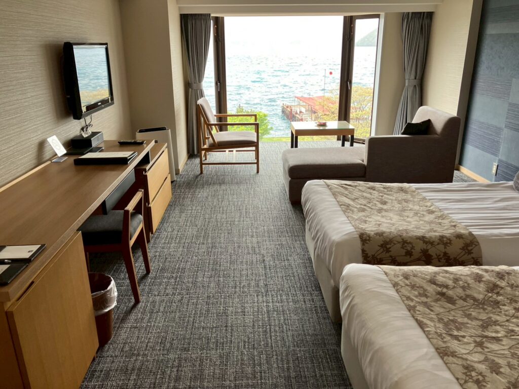 お部屋は十分な広さです。