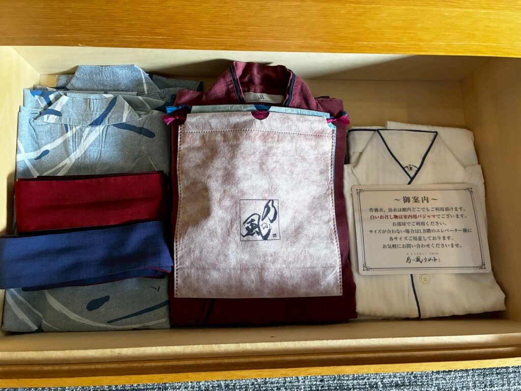 館内着に作務衣があるのは嬉しい。