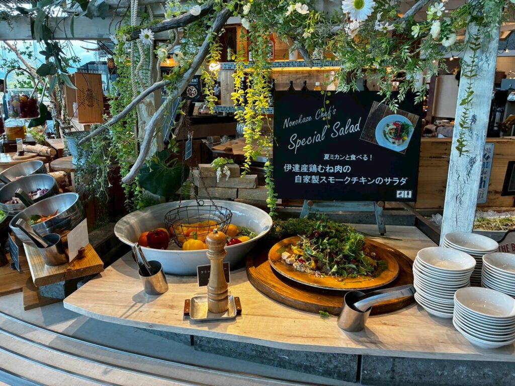 サラダも充実。
