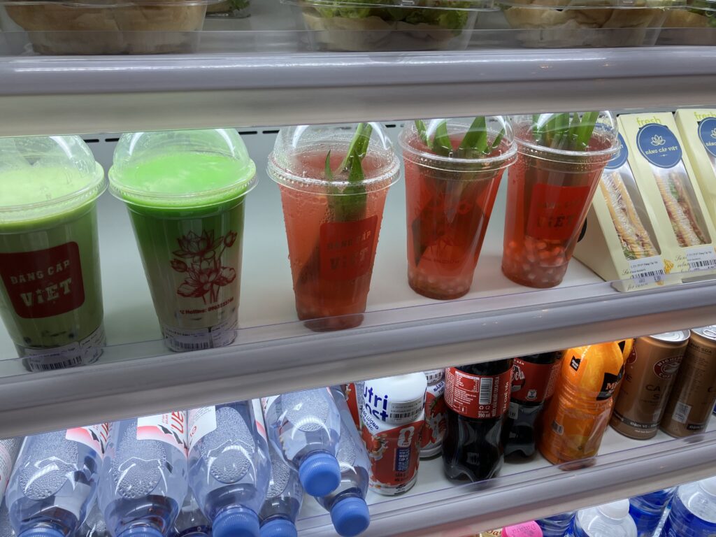 アロエみたいなものが入った飲み物（笑）、東南アジアだ…