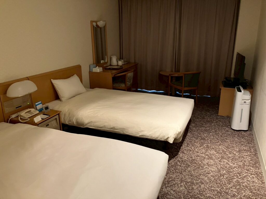 普通のビジネスホテルですね、少し古いホテル。