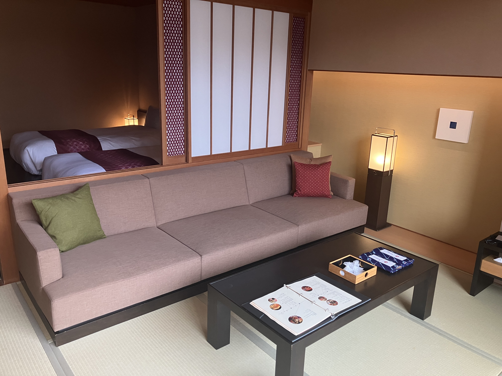 随所に加賀の伝統工芸があって素敵なお部屋でした✨