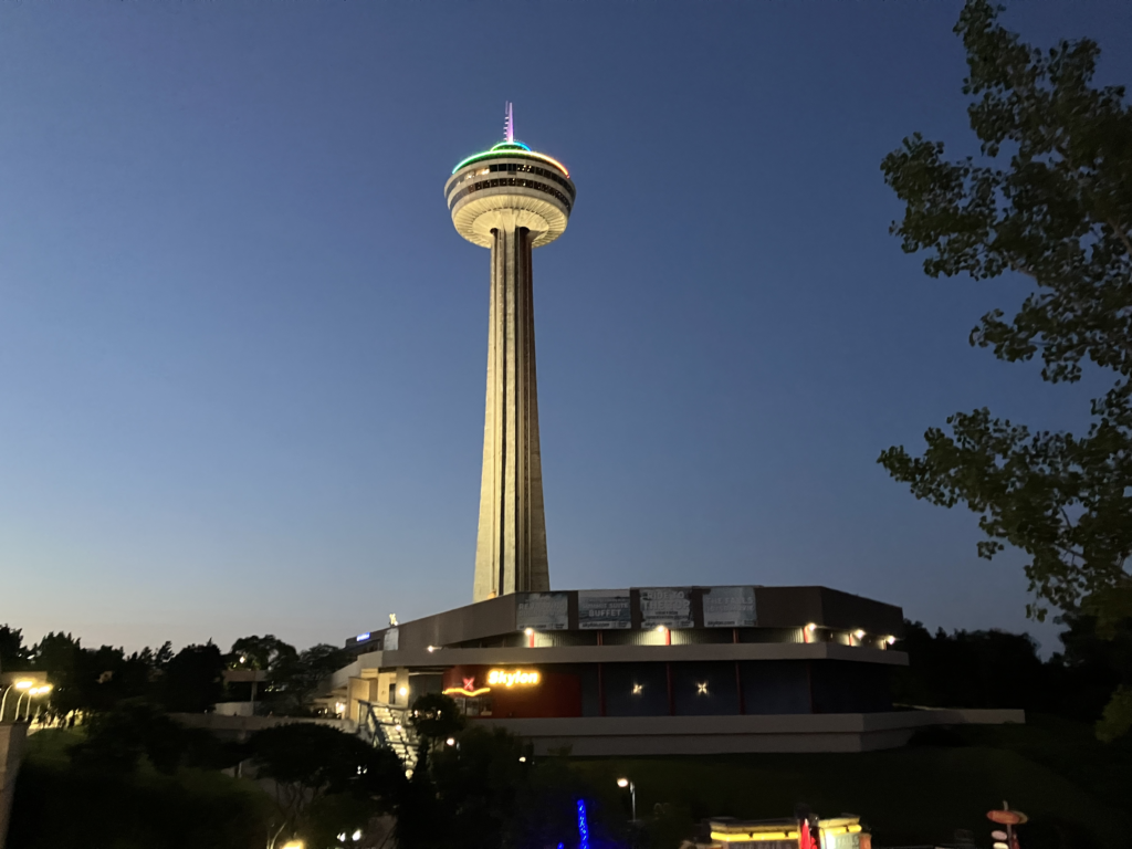 スカイロンタワーの夜